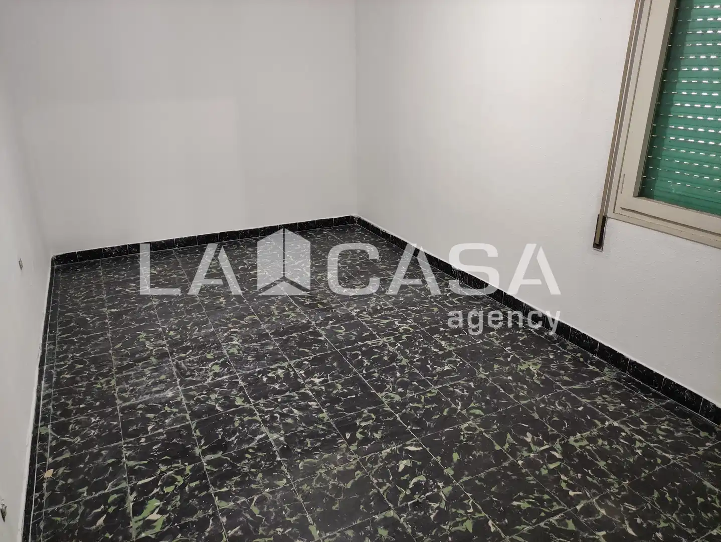 Piso en venta en Santa Coloma de Gramenet con Balcón