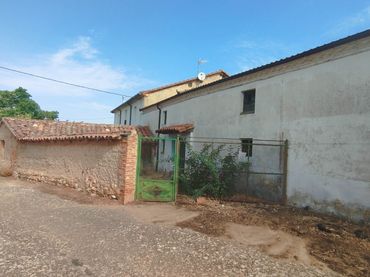 Casa rústica amb jardí en venda a Calle Plaza 12