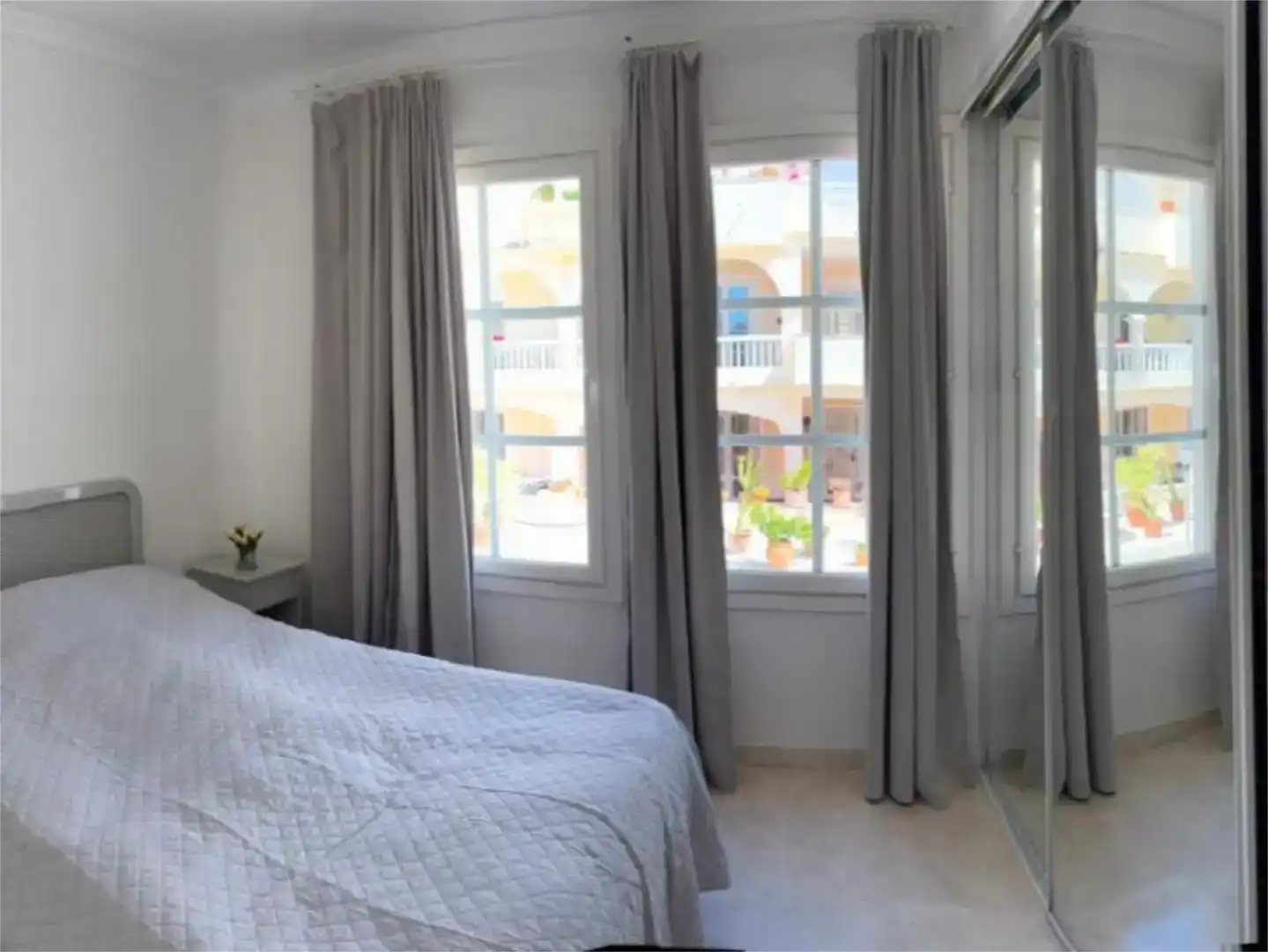 Schlafzimmer von Wohnung zur Miete in Estepona mit Klimaanlage, Schwimmbad und Balkon