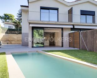 Swimming pool of House or chalet to rent in Terrassa  with Air Conditioner, Heating and Private garden