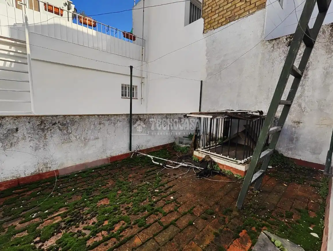 Casa adosada en venda en Los Palacios y Villafranca amb Balcó