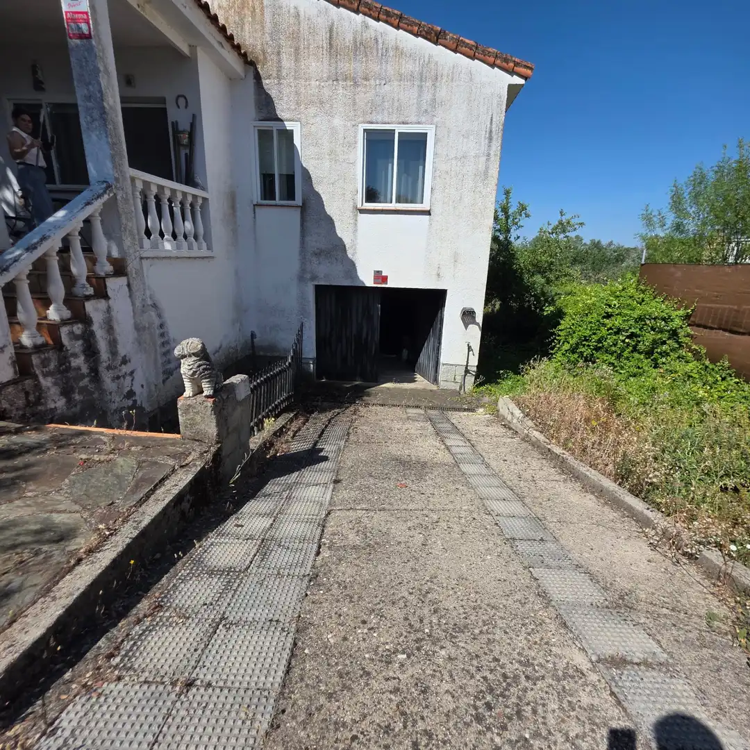 Parking of Houses for sale in Cardiel de los Montes  with Air Conditioner, Heating and Private garden