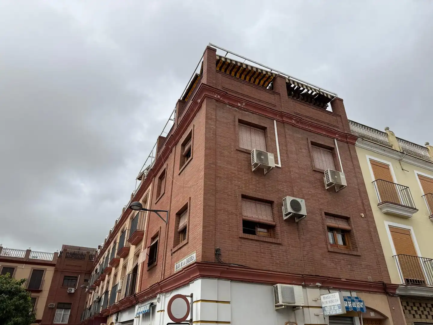 Vista exterior de Dúplex en venta en Dos Hermanas con Aire acondicionado, Calefacción y Terraza