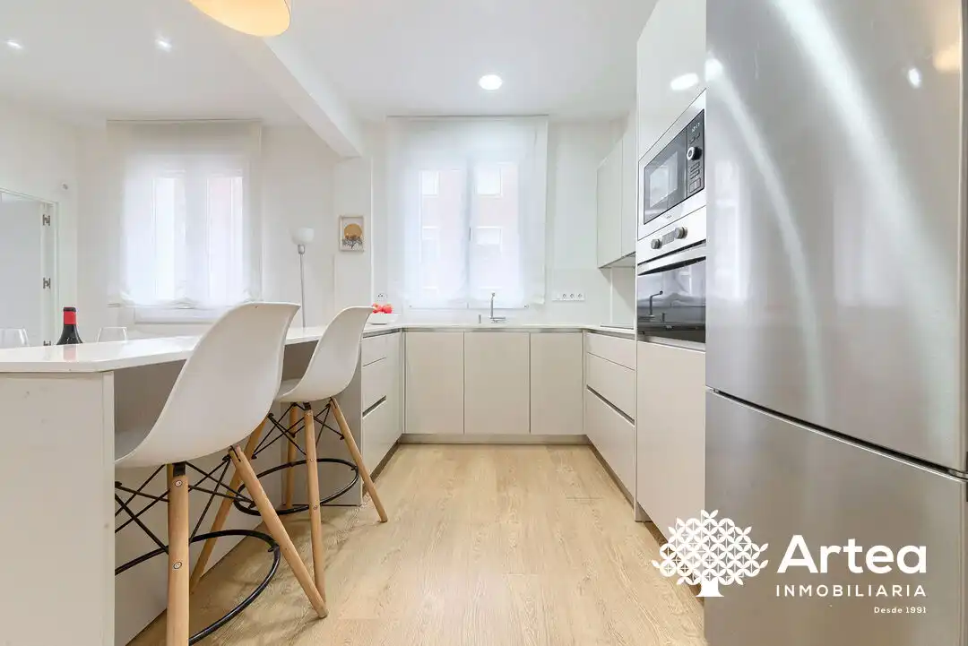 Küche von Wohnung zum Verkauf in Bilbao  mit Heizung, Privatgarten und Möbliert