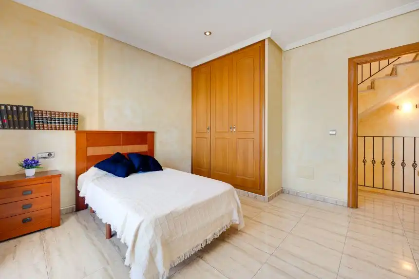 Habitación de Casa adosada en venta en Rojales con Aire acondicionado, Terraza y Amueblado