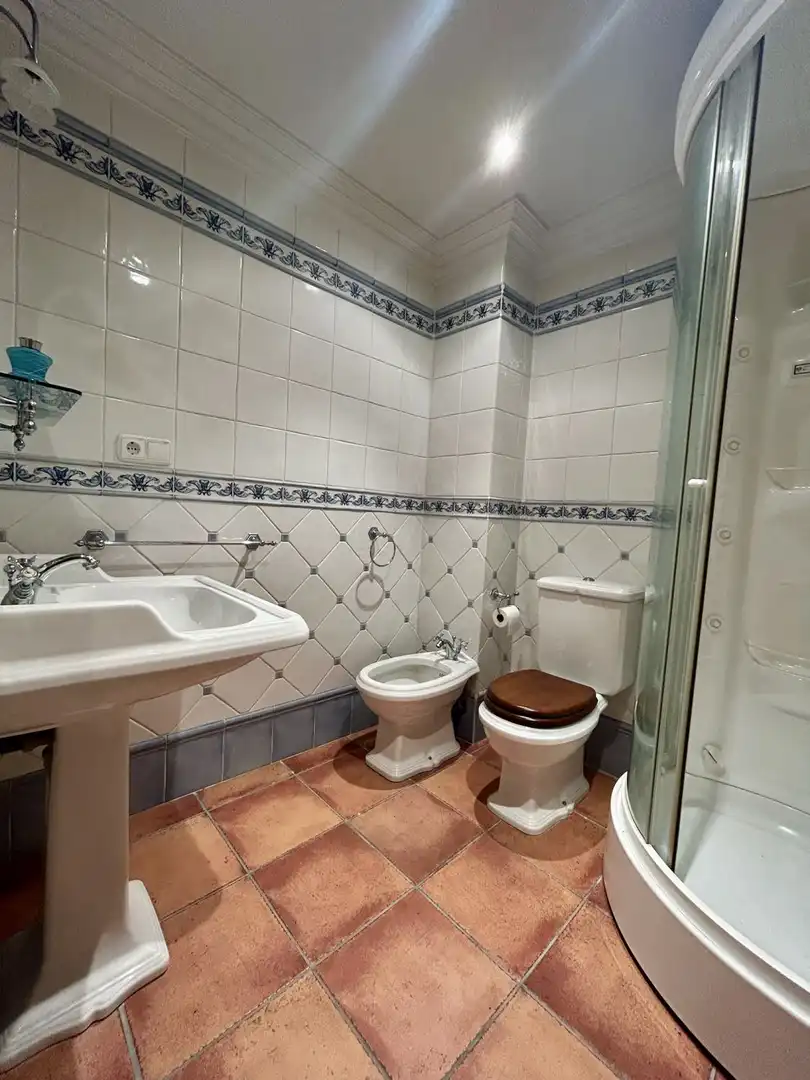 Baño de Casa o chalet en venta en Laredo con Calefacción, Terraza y Amueblado