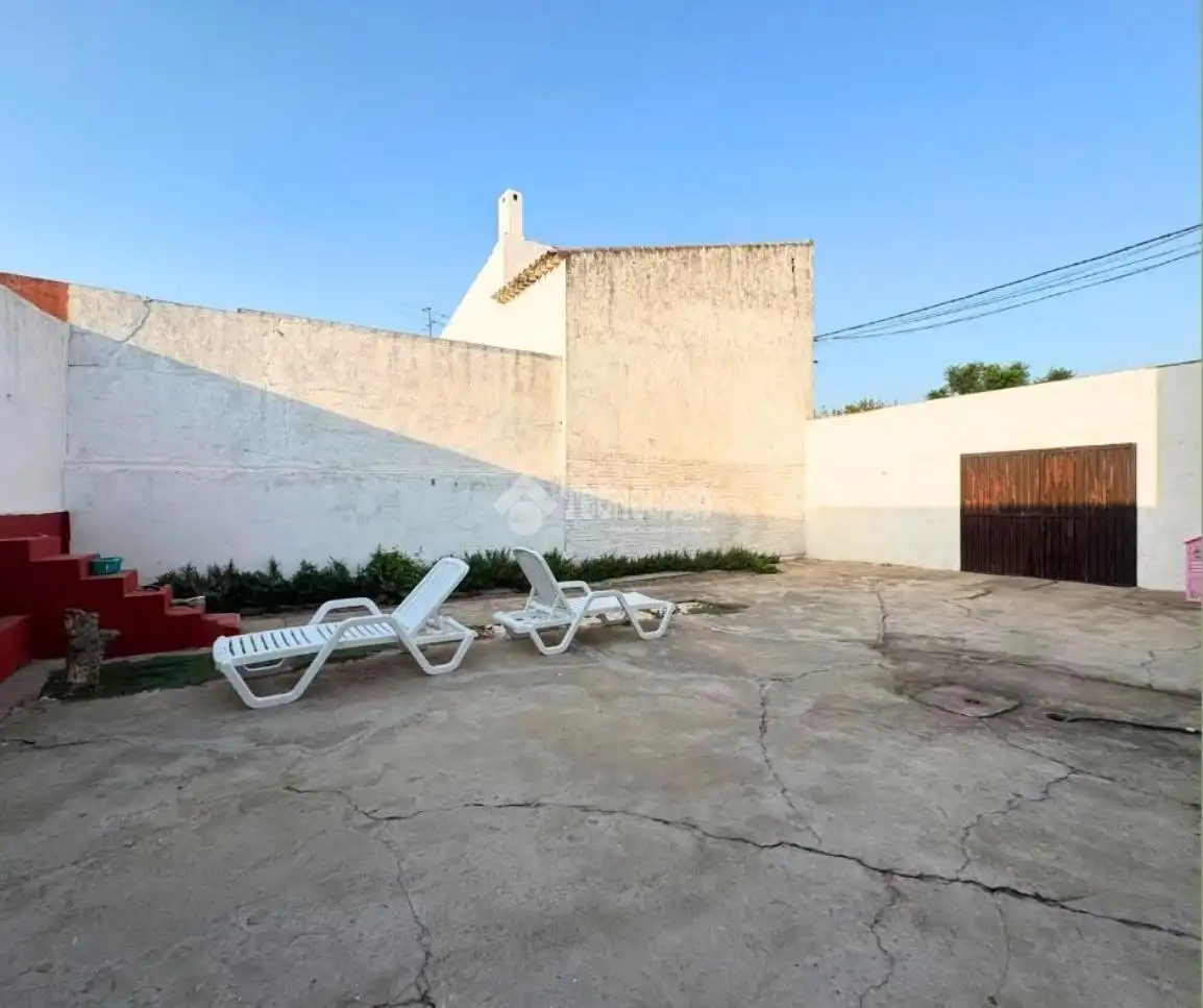 Vista exterior de Casa o chalet en venta en Las Cabezas de San Juan con Terraza