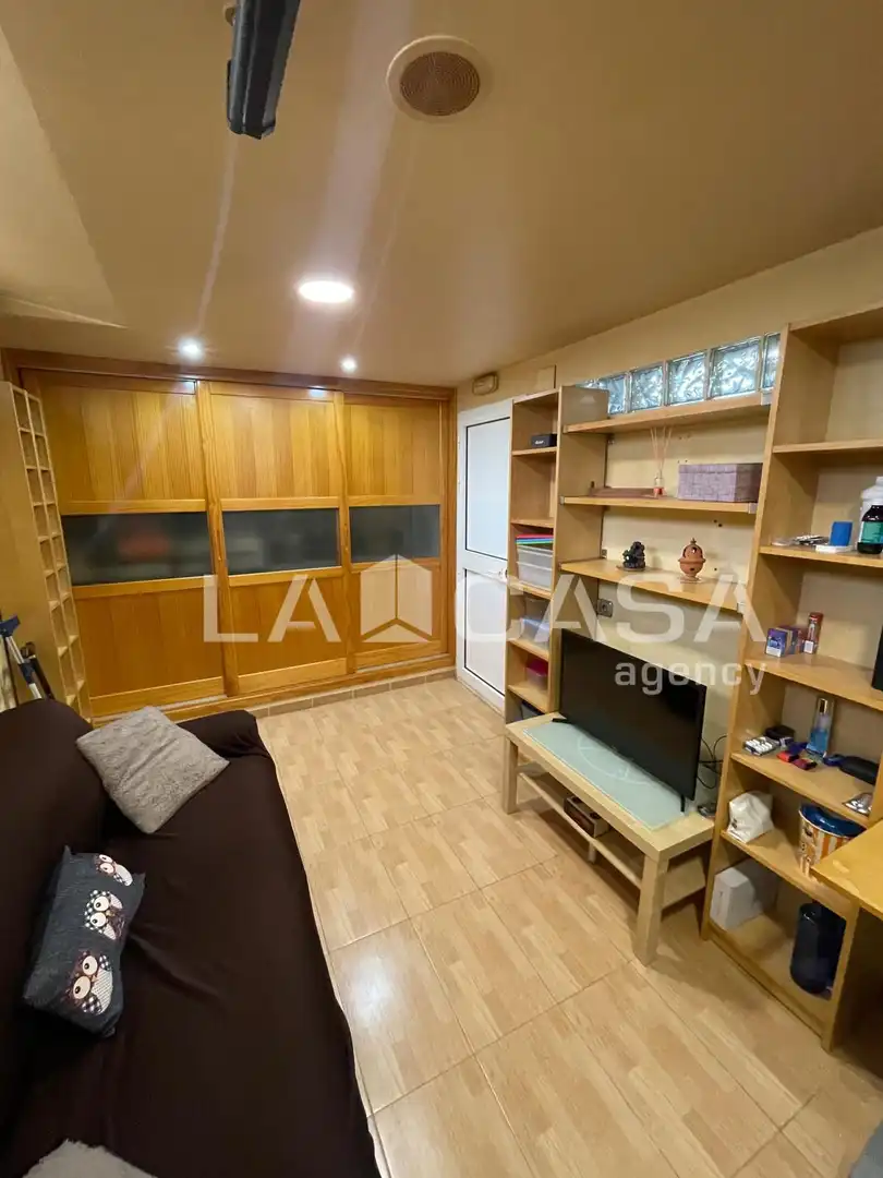 Houses for sale in La Línea de la Concepción  with Storage room and Balcony