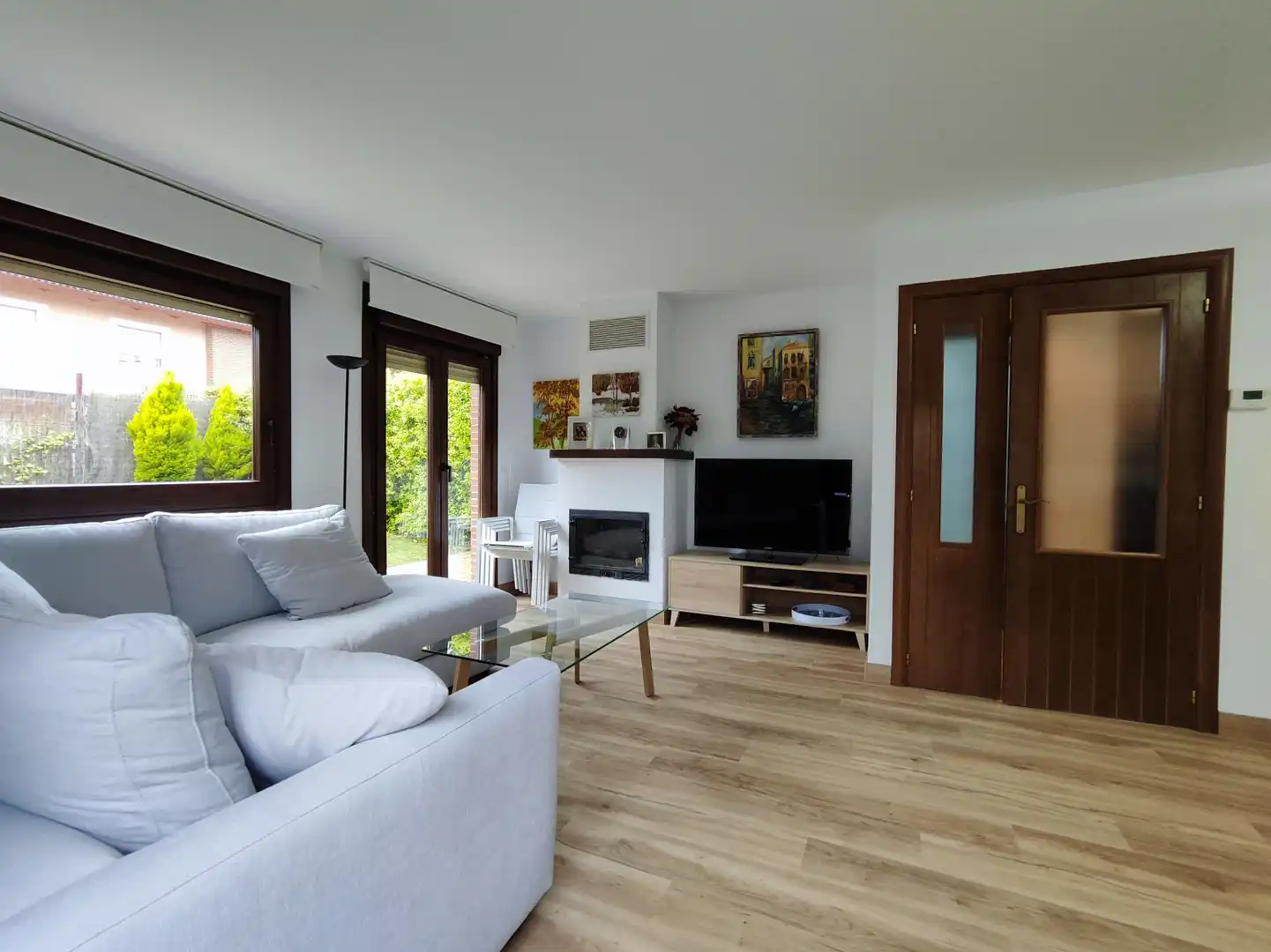 Sala de estar de Casa adosada en venta en Sojuela con Calefacción, Jardín privado y Parquet