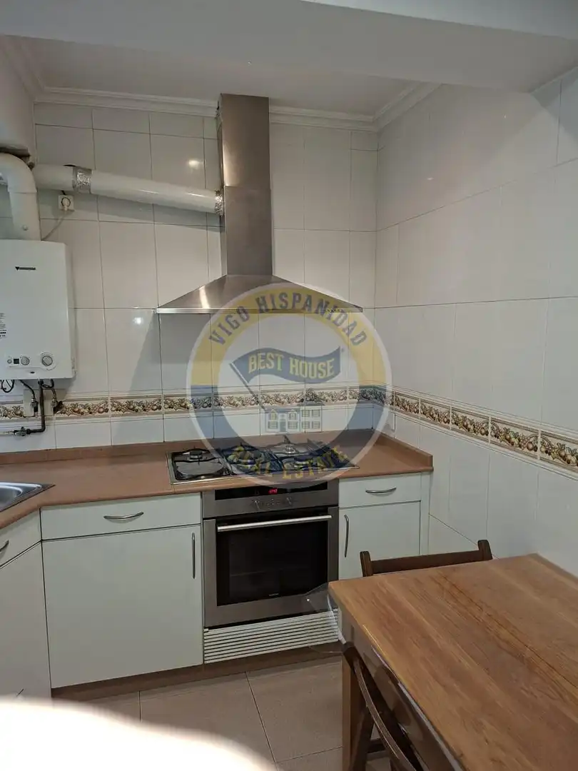Cocina de Piso de alquiler en Vigo  con Calefacción, Parquet y Amueblado