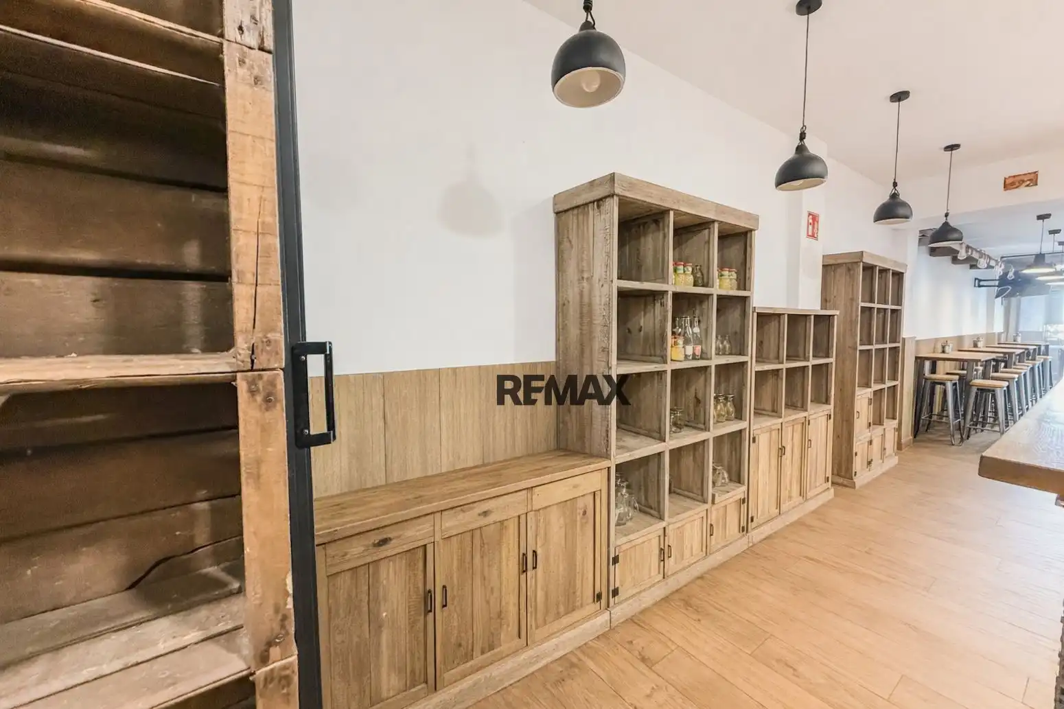 Local de lloguer en Empuriabrava amb Aire condicionat i Terrassa