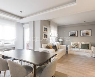 Sala d'estar de Apartament en venda en  Madrid Capital amb Aire condicionat, Calefacció i Balcó