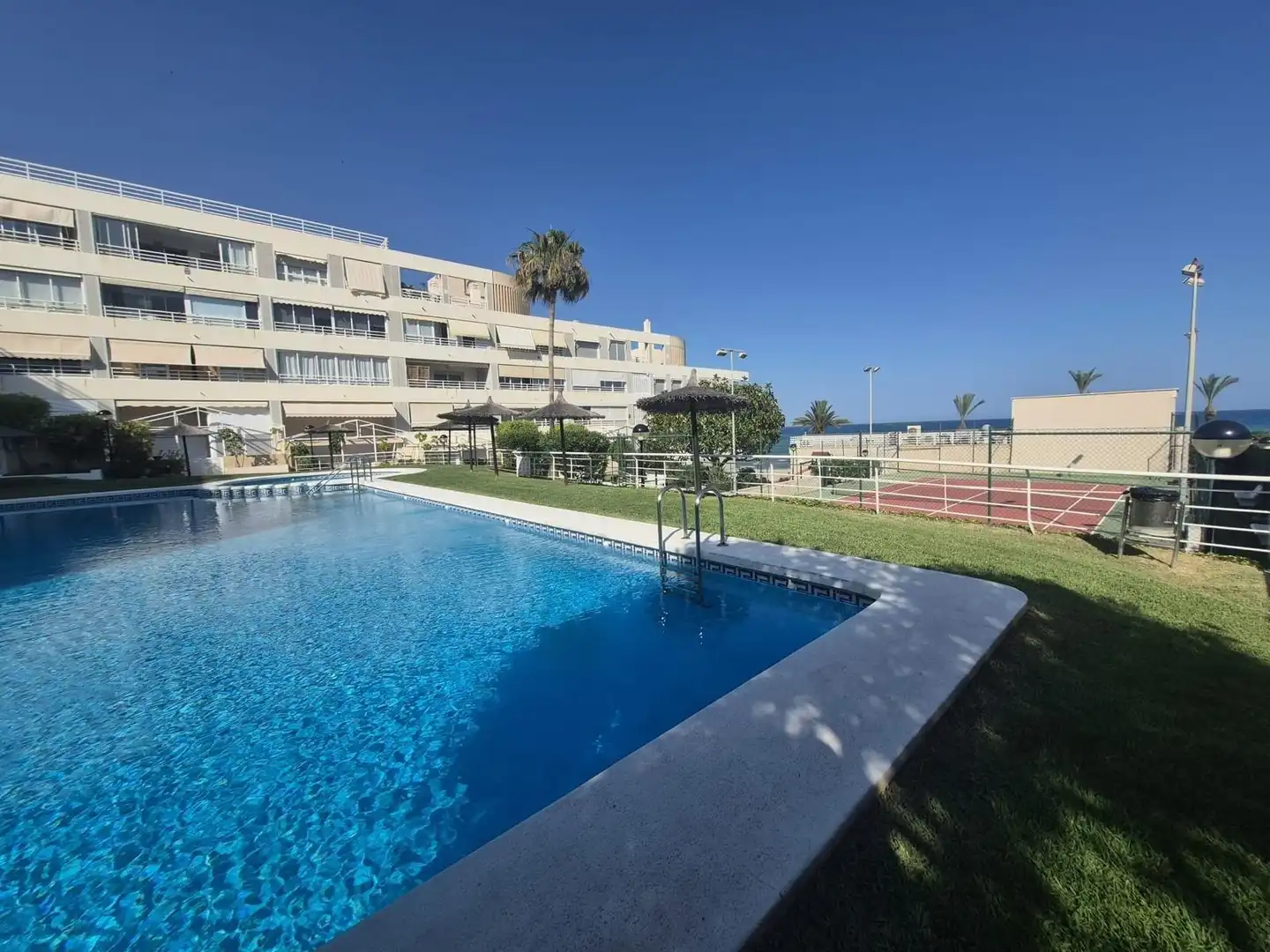 Piscina de Pis de lloguer en El Campello amb Jardí privat, Parquet i Terrassa