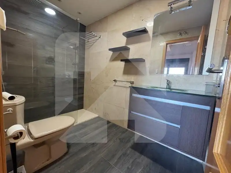 Baño de Ático en venta en Valdemoro con Aire acondicionado, Calefacción y Jardín privado