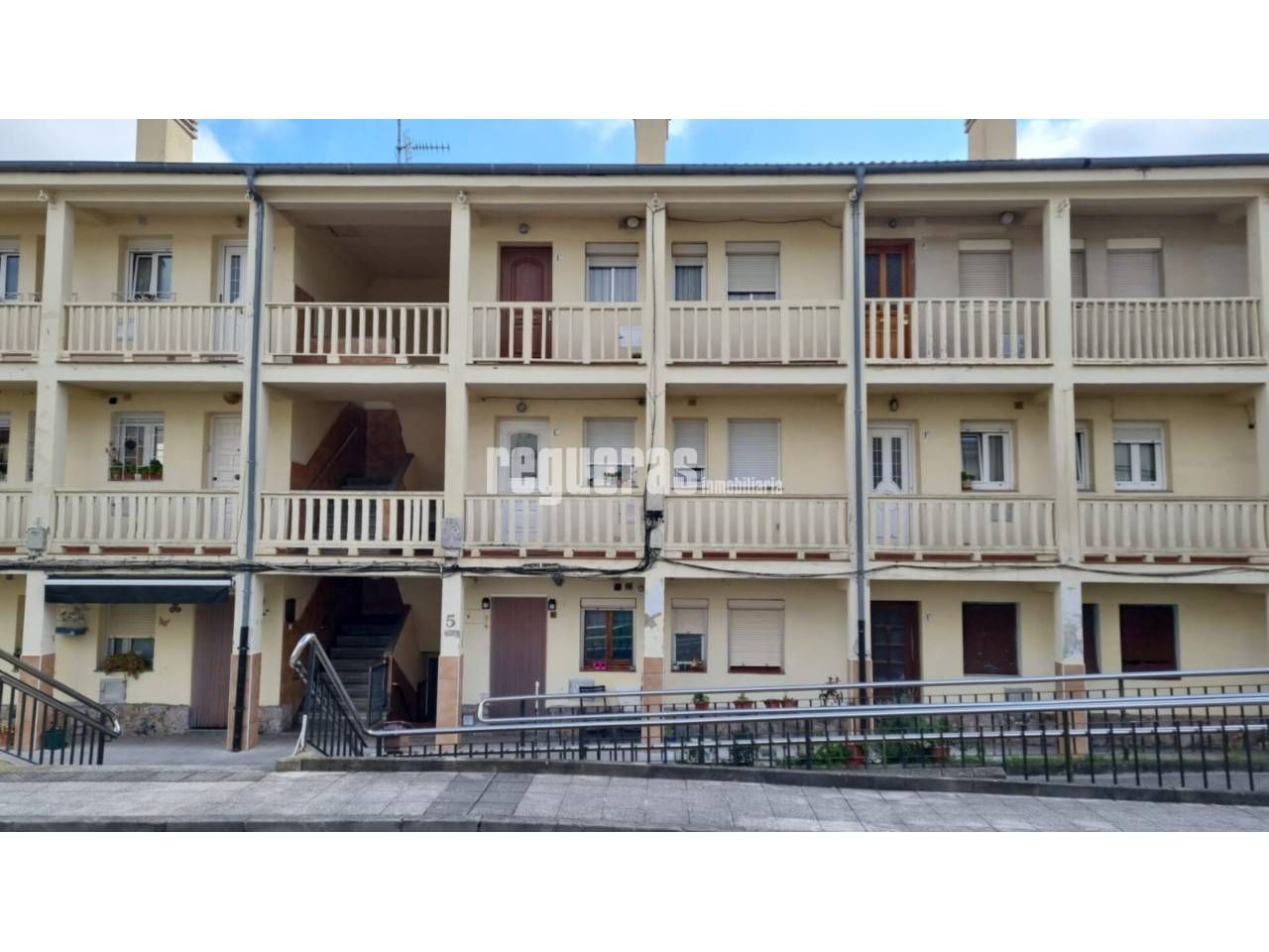 Exterior view of Apartment for sale in Avilés  with Heating