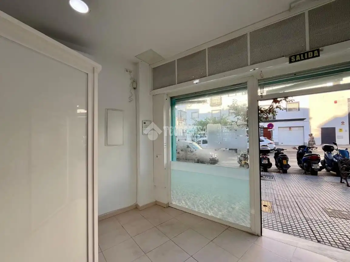 Local comercial de lloguer a Núcleo urbano, imagen 2