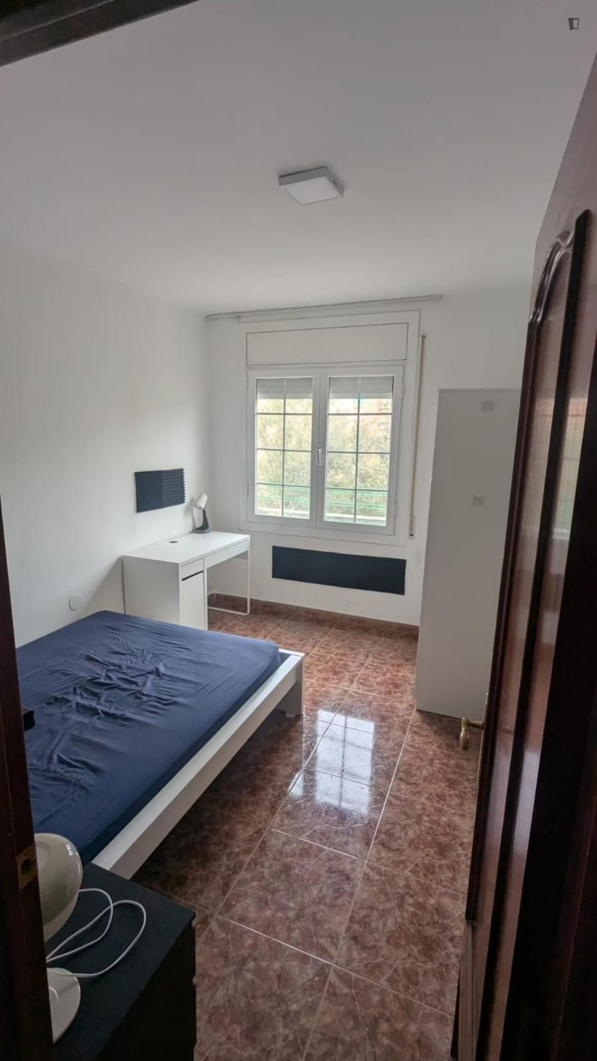 Dormitori de Apartament per a compartir en  Barcelona Capital amb Moblat, Rentadora i Internet