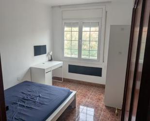Dormitori de Apartament per a compartir en  Barcelona Capital amb Moblat, Rentadora i Internet
