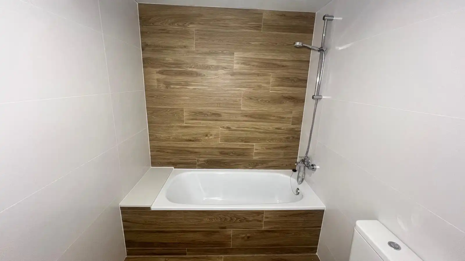 Baño de Piso en venta en Castellón de la Plana / Castelló de la Plana con Aire acondicionado, Terraza y Trastero