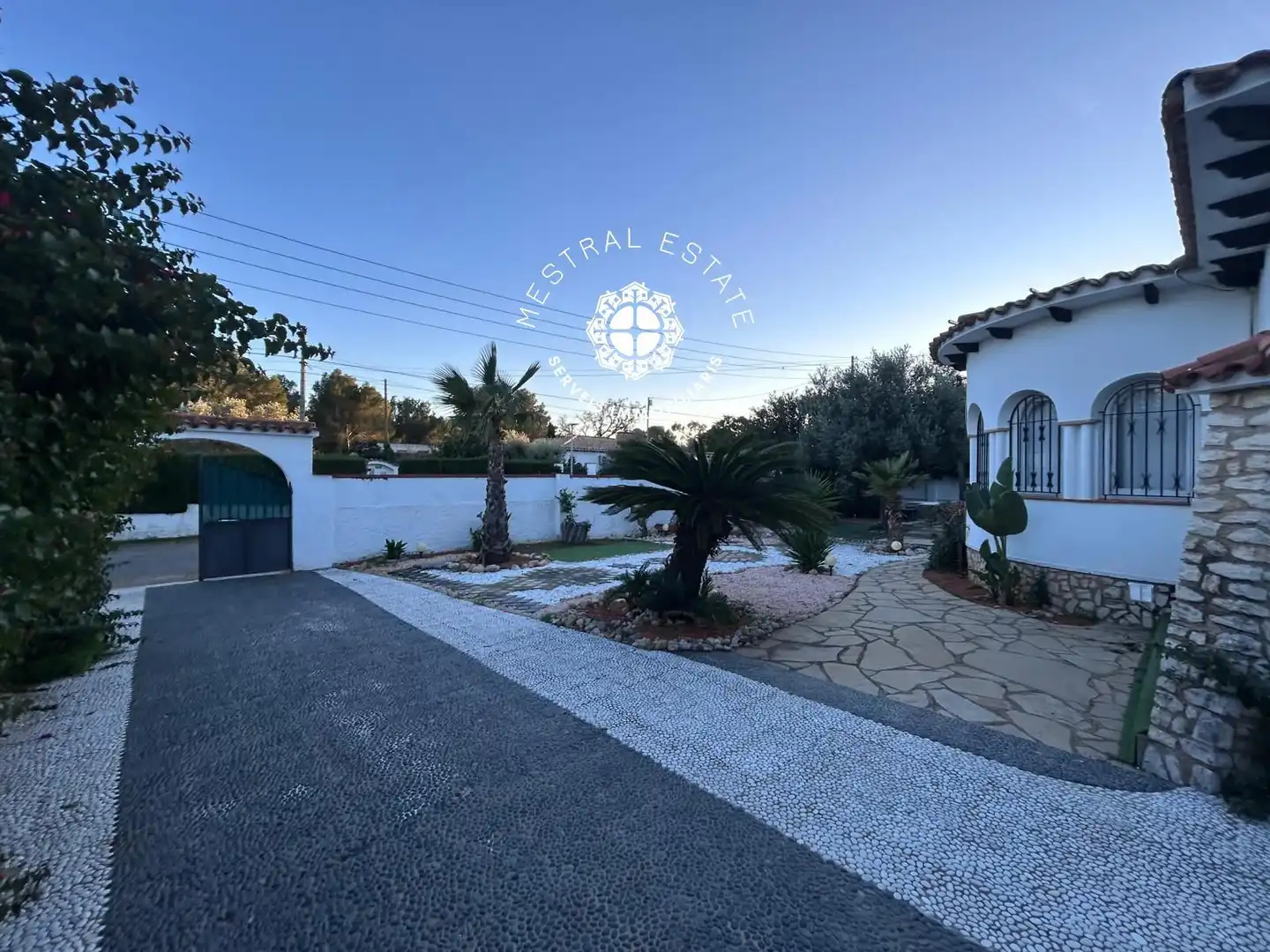 Vista exterior de Casa o xalet en venda en Mont-roig del Camp amb Aire condicionat, Calefacció i Terrassa