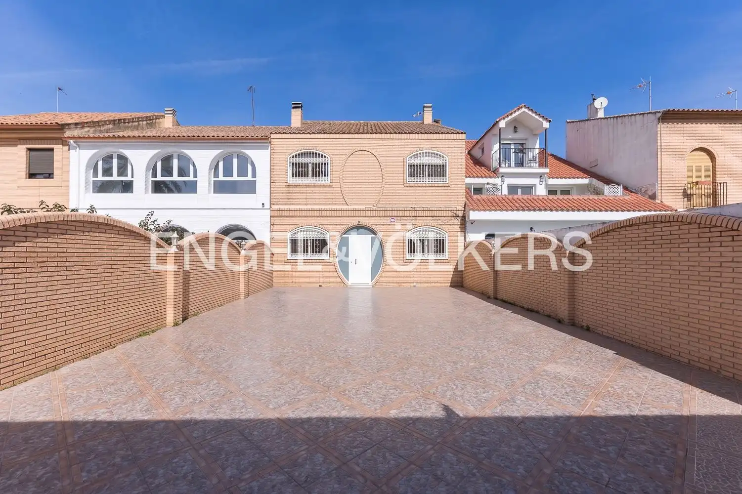 Vista exterior de Casa o xalet en venda en Valencia amb Aire condicionat, Calefacció i Terrassa