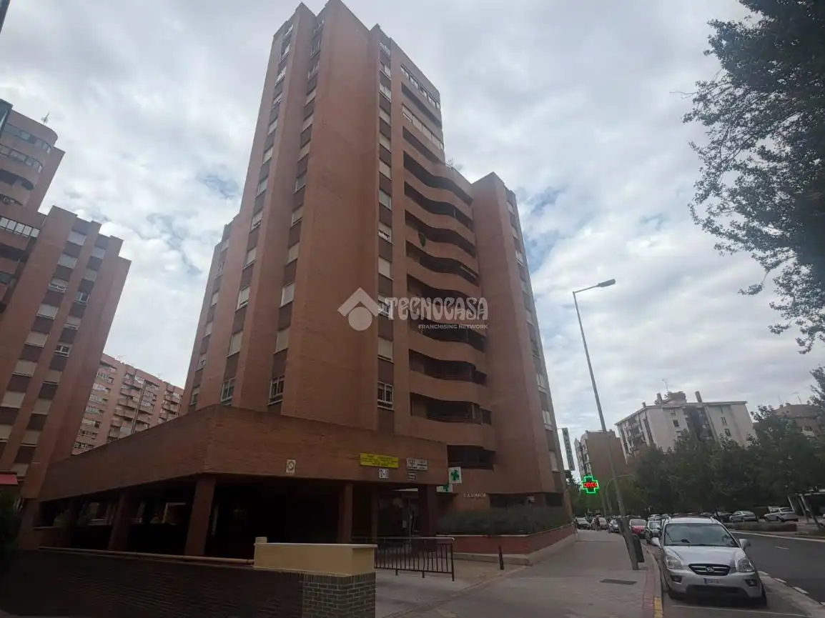 Vista exterior de Pis en venda en Valladolid amb Calefacció, Parquet i Terrassa