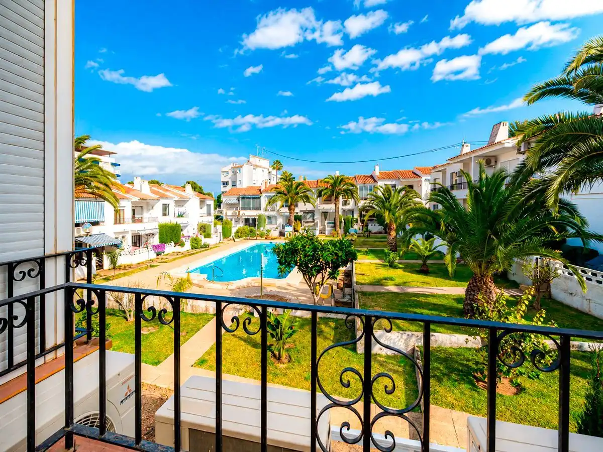 Vista exterior de Casa adosada en venta en L'Alfàs del Pi con Aire acondicionado, Calefacción y Jardín privado