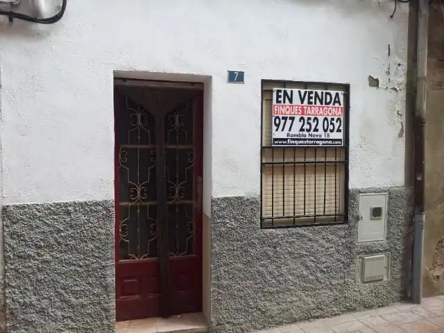 Vista exterior de Edificio en venta en Ulldemolins