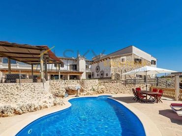 Casa amb piscina en venda a Ma-3130