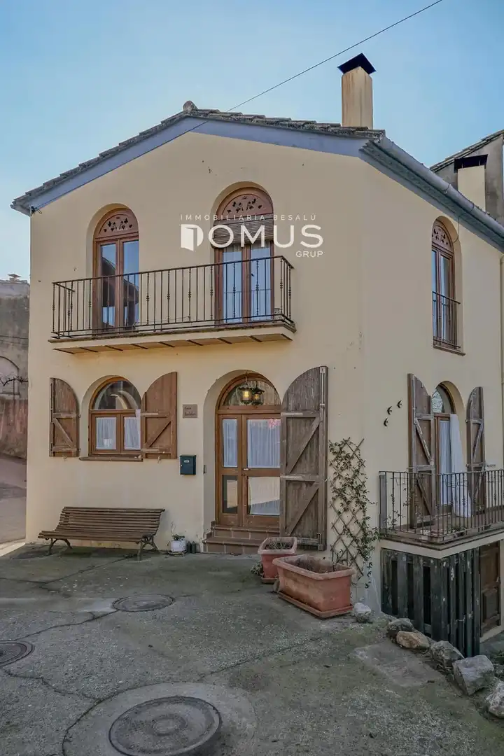 Vista exterior de Casa o chalet en venta en Tortellà con Parquet, Horno y Balcón