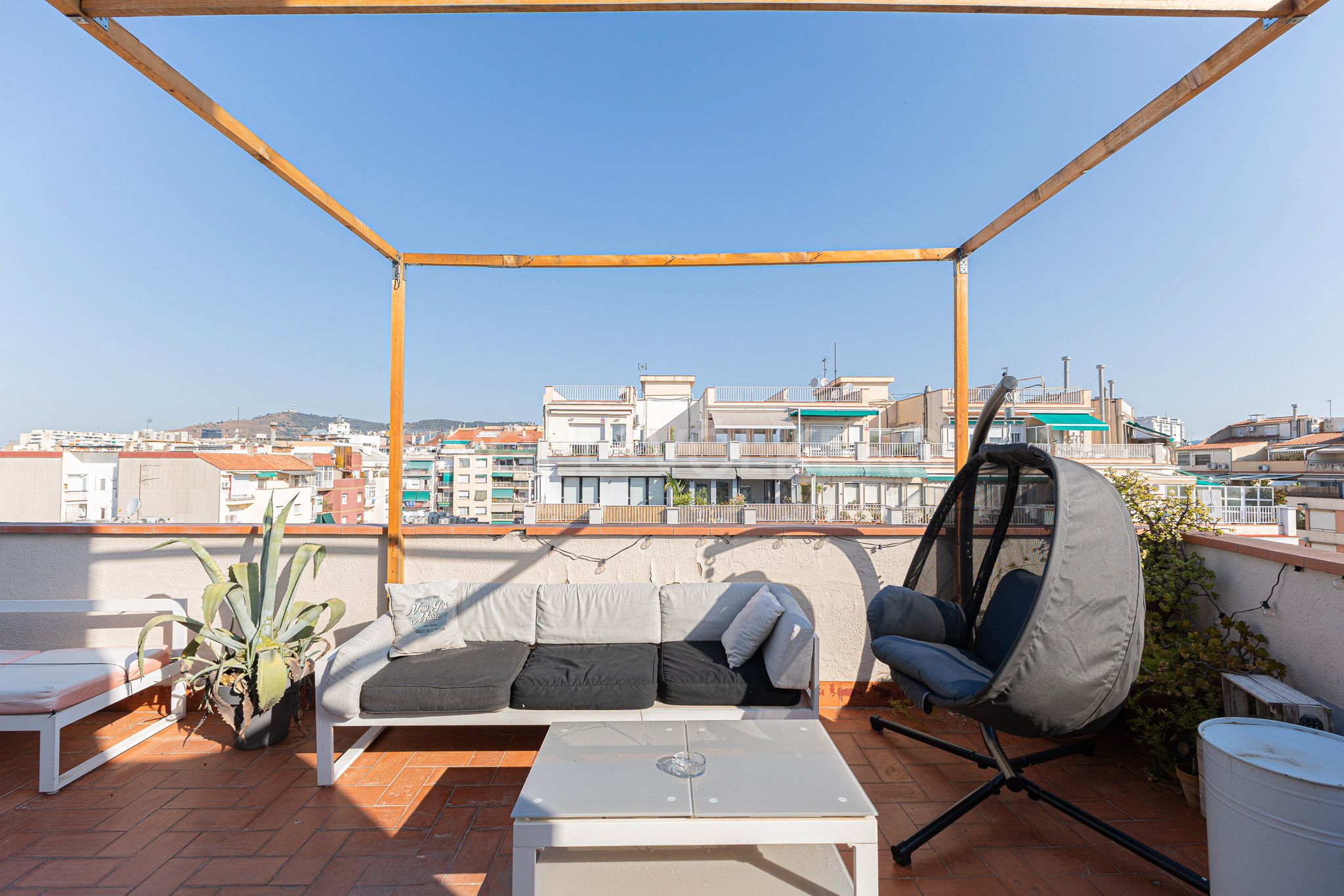 Terrace of Attic to rent in  Barcelona Capital  with Air Conditioner, Heating and Parquet flooring