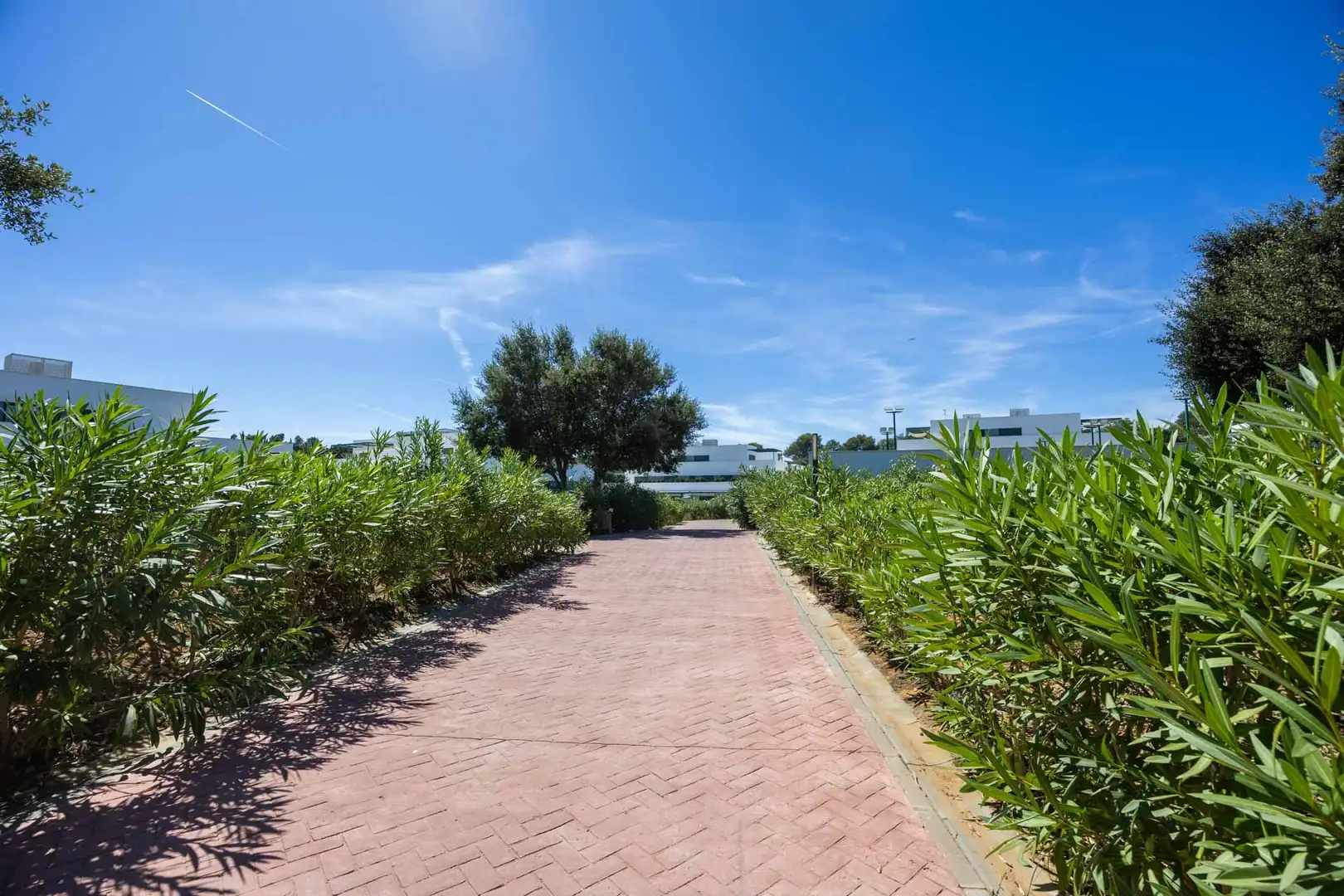 Vista exterior de Planta baja en venta en Sotogrande con Aire acondicionado, Calefacción y Jardín privado