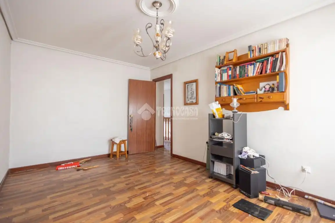 Casa aparellada en venda a Girón, imagen 11