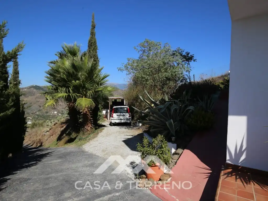 Vista exterior de Casa o xalet en venda en Torrox amb Aire condicionat i Balcó