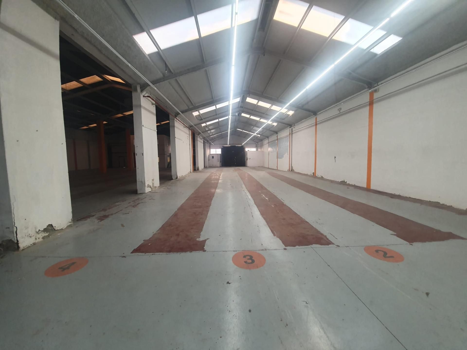 Nau industrial de lloguer en Tomares