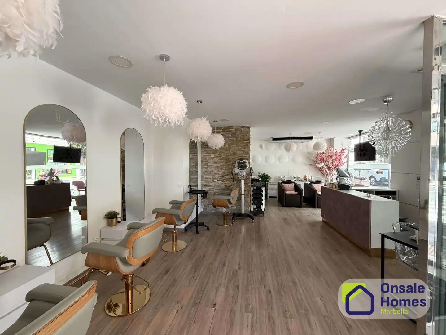 Commercial properties for transfer in Marbella  with Air Conditioner and Alarm