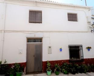 Vista exterior de Casa adosada en venda en Turón amb Terrassa