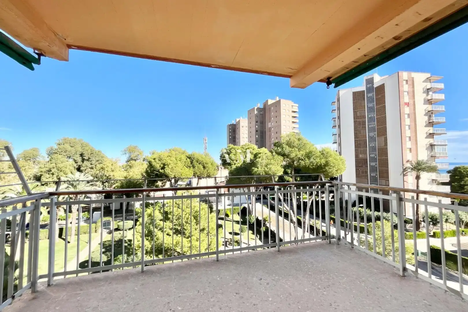 Außenansicht von Wohnung zur Miete in Orihuela mit Klimaanlage, Heizung und Terrasse