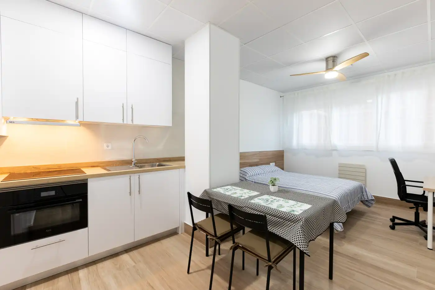 Estudio con ascensor en alquiler en Calle de San Manuel 3