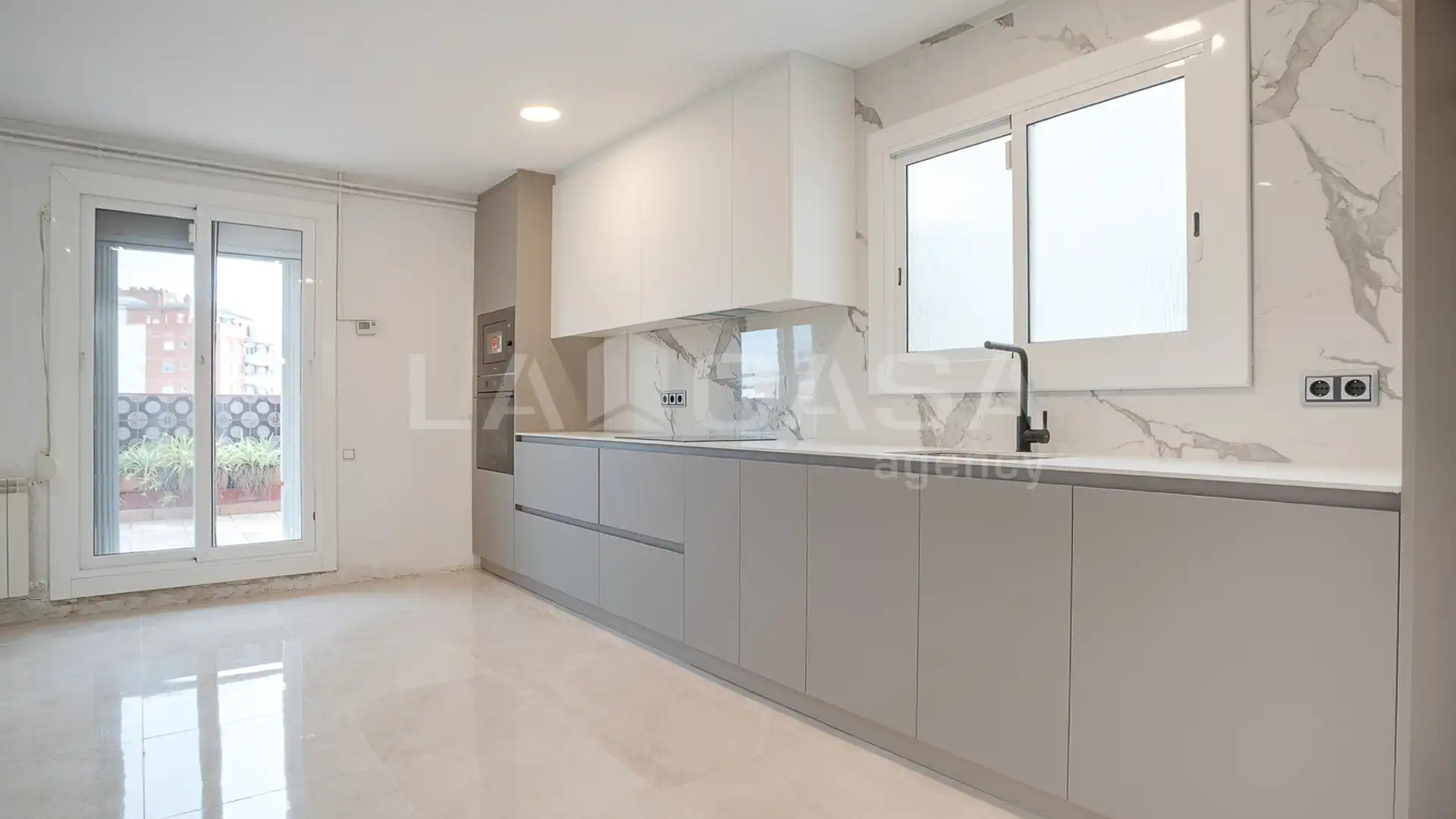 Kitchen of Attic for sale in L'Hospitalet de Llobregat  with Terrace