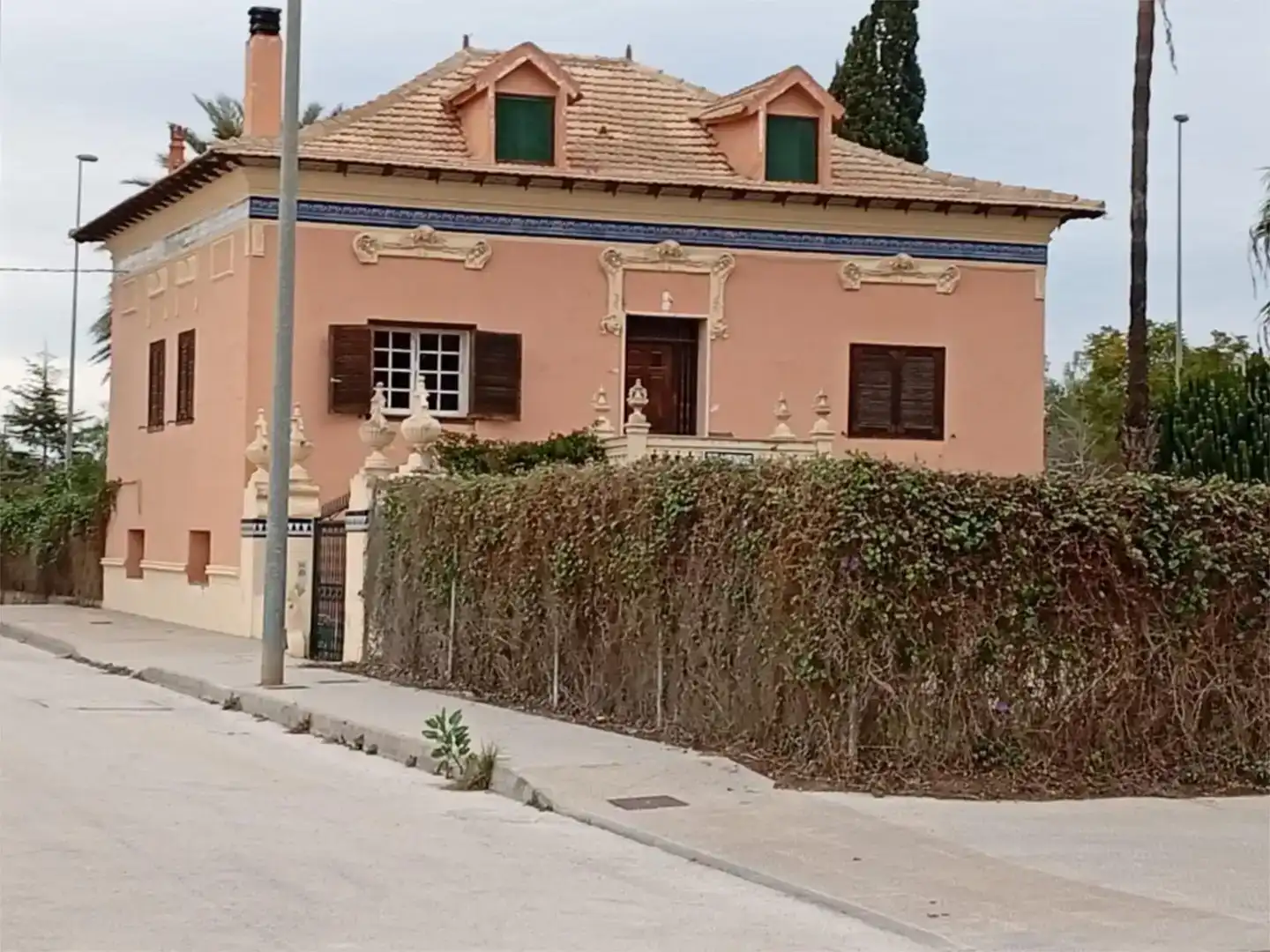 Vista exterior de Casa o xalet en venda en Orihuela amb Jardí privat, Traster i Moblat