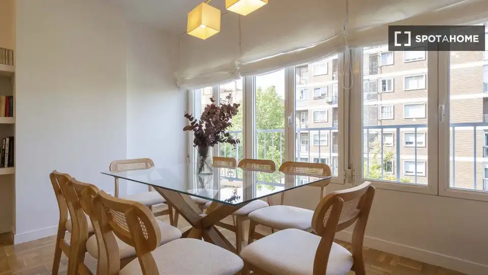 Comedor de Piso de alquiler en Madrid con Aire acondicionado, Calefacción y Amueblado