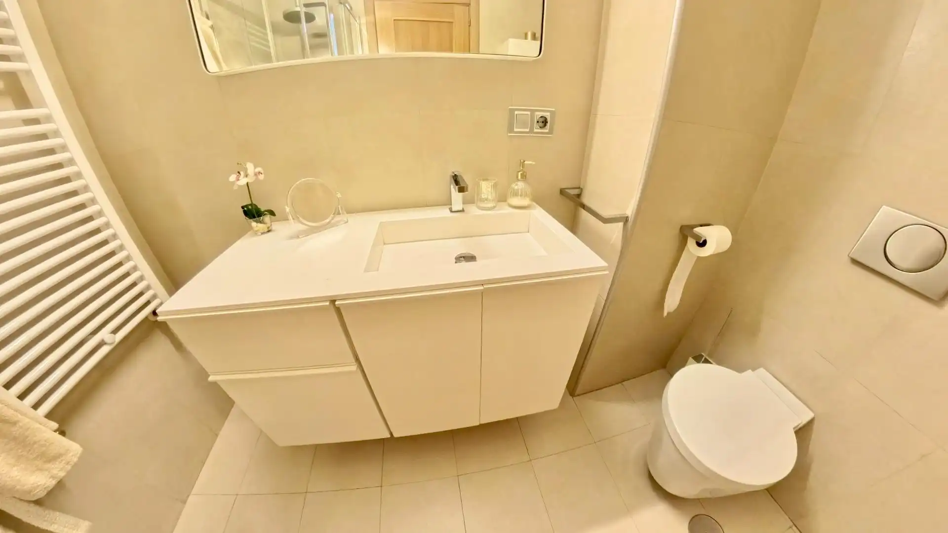 Flat for sale in Avenida Avenida de la Ilustración, 85, Campus de la Salud