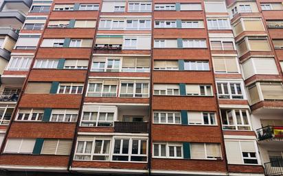 Vista exterior de Pis en venda en Santander