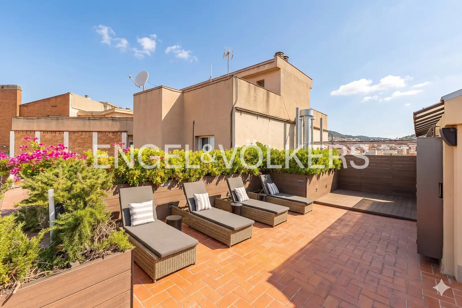 Terrasse von Erdgeschoss zum Verkauf in Barcelona mit Klimaanlage, Heizung und Parkett