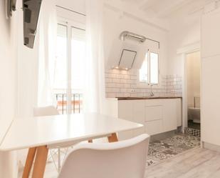 Bedroom of Flat to rent in  Barcelona Capital  with Air Conditioner, Heating and Washing machine