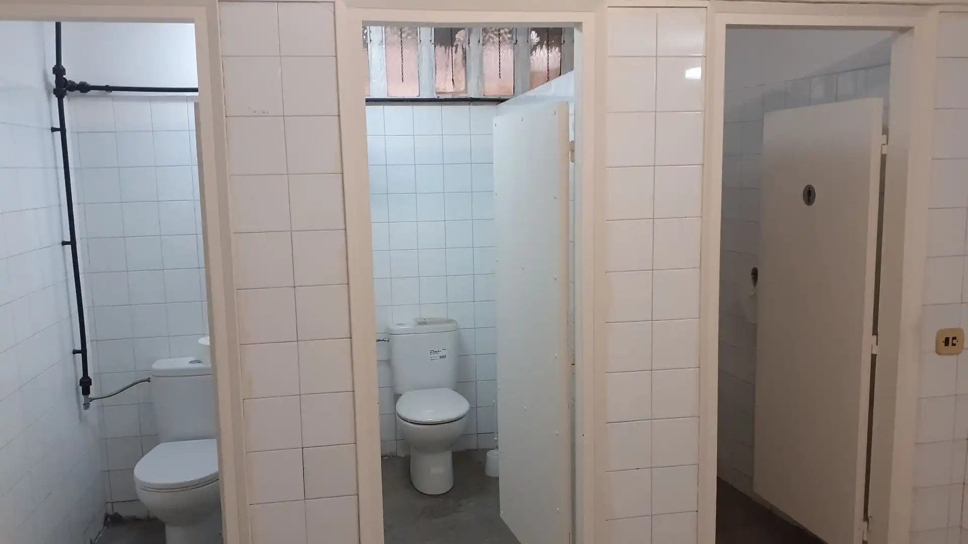 Badezimmer von Fabrikhallen zur Miete in Sant Boi de Llobregat