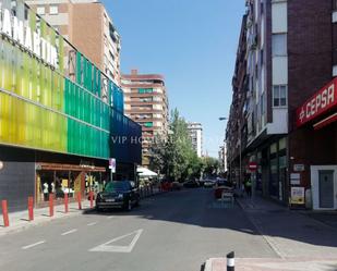 Vista exterior de Local en venda en  Madrid Capital amb Aire condicionat