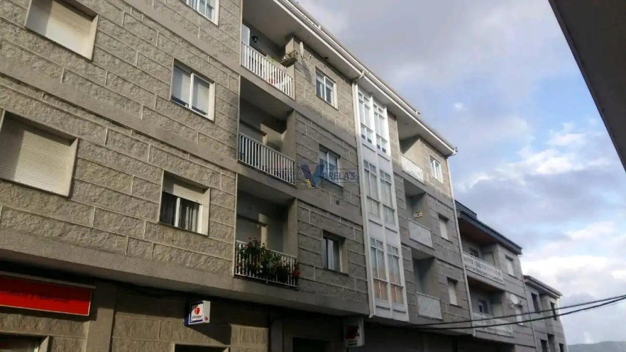 Außenansicht von Wohnung zum Verkauf in Maceda mit Abstellraum und Balkon