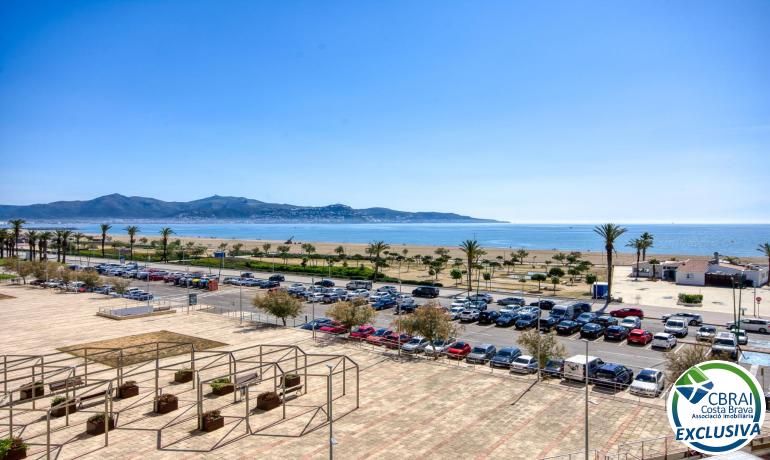 Aparcament de Apartament en venda en Empuriabrava amb Calefacció i Moblat